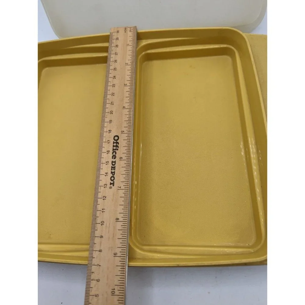 Vintage 1970s 2-Compartment Harvest Gold Tupperware w Lid - Very Good Condition